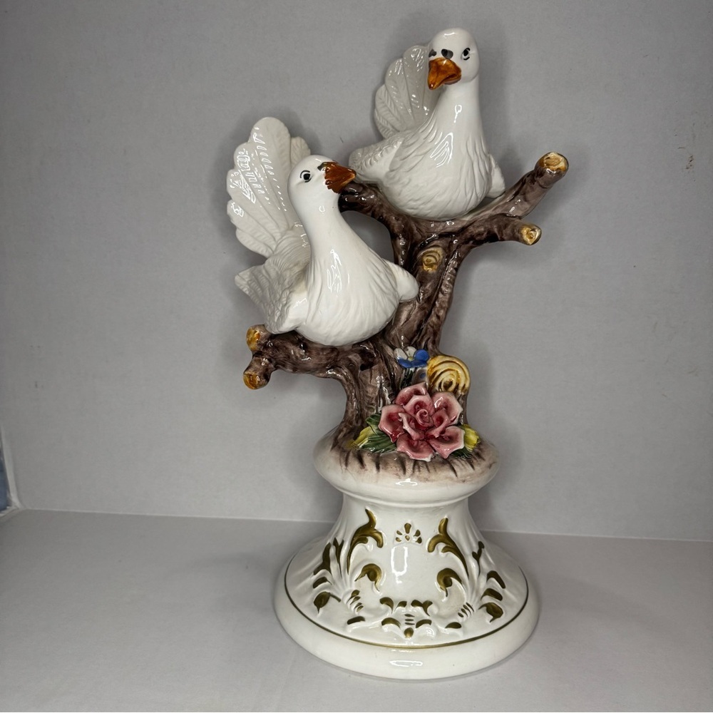 Capodimonte Doves "Love & Peace" 18” Large Italian Porcelain Figurine Statue